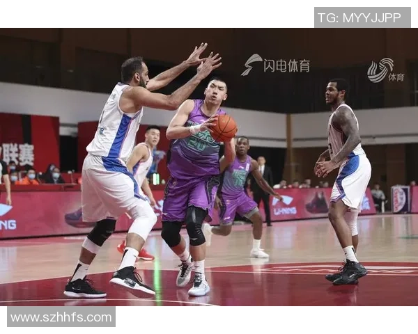 鲁能与广州恒大激战正酣谁能在这场巅峰对决中笑到最后